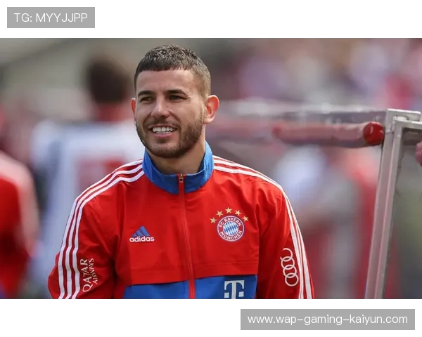 巴黎卢卡斯·埃尔南德斯对抗硬度十足